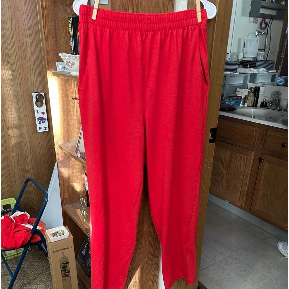Women’s Jaclyn Smith stretch pants. Red. Side Pockets. Never worn.